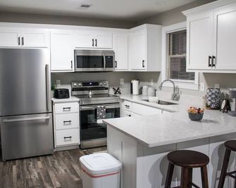 Cozy 2-bedroom house in Savannah. We welcome you! - Savannah - Kitchen