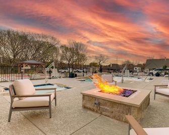 Hampton Inn & Suites by Hilton Weatherford - Weatherford - Binnenhof