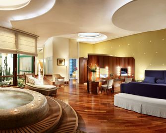 Grand Hotel Vesuvio - Naples - Bedroom