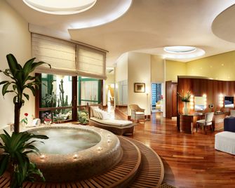 Grand Hotel Vesuvio - Napoli - Kamar Tidur