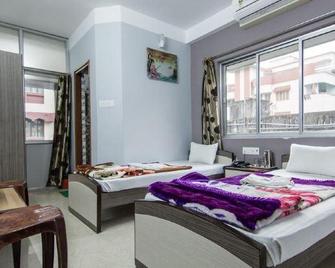 Hotel Debjyoti - Siliguri - Bedroom