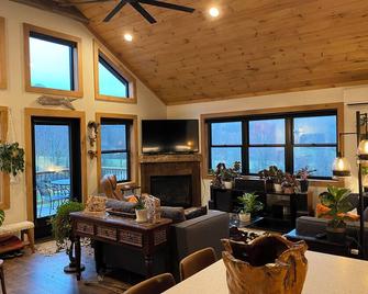 Charming Mountain Cabin: 2 Bd +loft w Fireplace on Creek and Pond on 15 acres - Roan Mountain - Living room