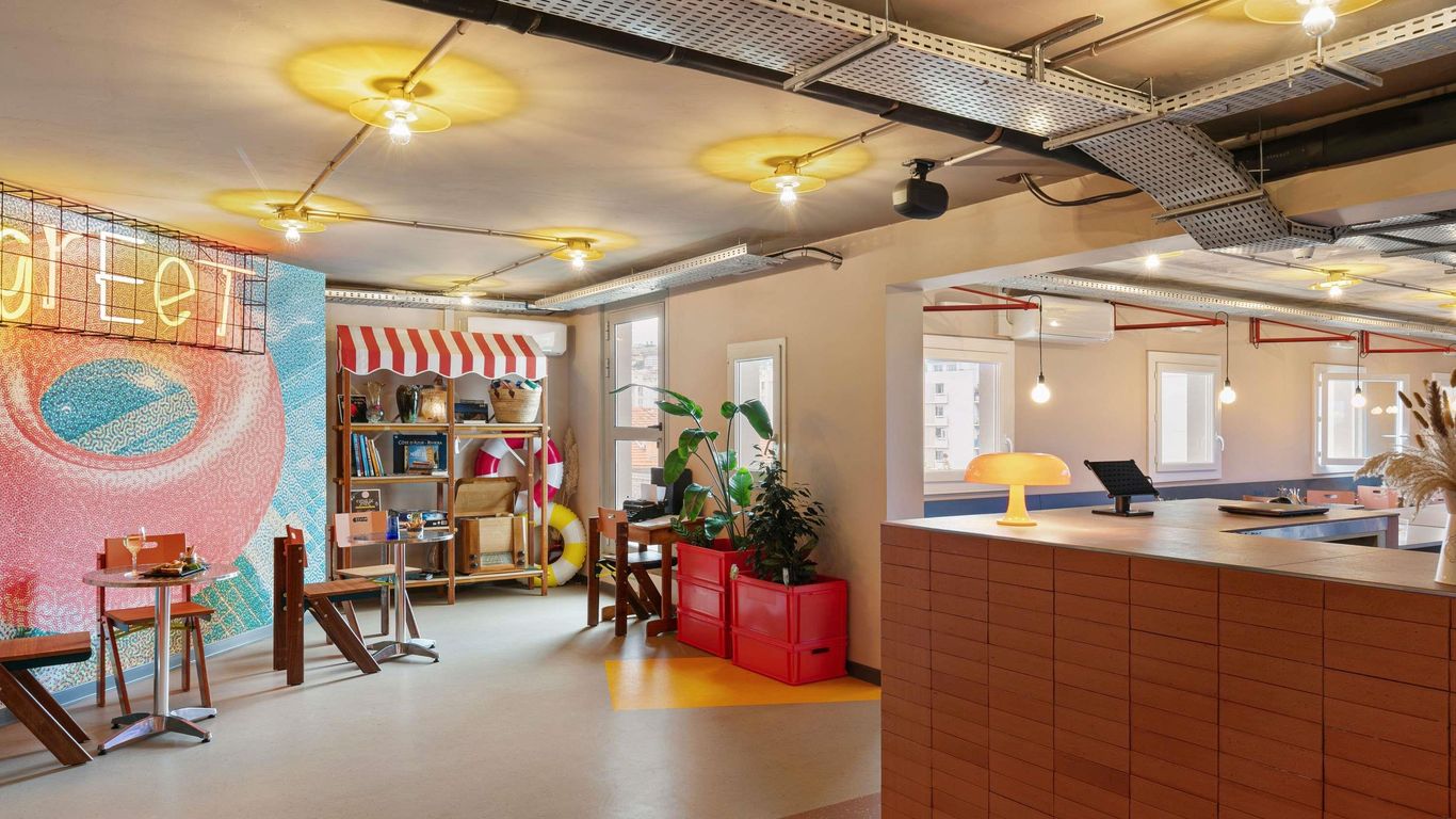 جريت هوتل نايس أيروبورت بروميناد ديز أنجليس