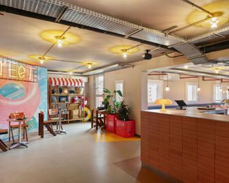 greet Hotel Nice Aéroport Promenade des Anglais - Nice - Building