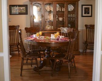 Côté's Bed & Breakfast - Argosy - Comedor