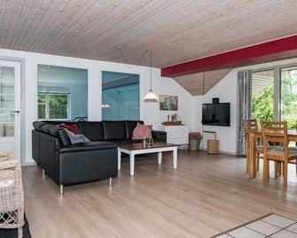 Luxurious Apartment In Henne With Pool - Henne - Sala de estar