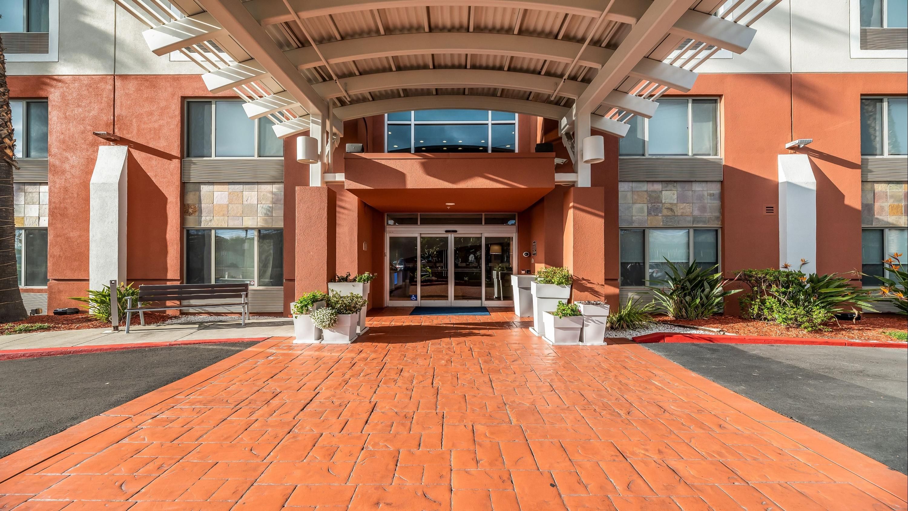 Holiday Inn Express & Suites Fremont - Milpitas Central By IHG - Fremont - Edificio