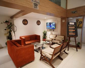 Hotel Amora - Rajnandgaon - Rajnandgaon - Lounge