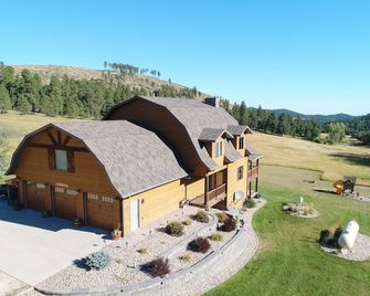 Unique Cabin on 5 Acres, w/ Hot Tub, 2-Story Fireplace, 3-Car Gar., 5000 S.Ft - Sturgis - Building