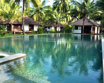 Kanan Beach Resort - Kerala - Neeleshwar - Pool