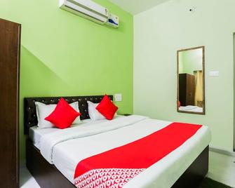 OYO 46710 La Grace Inn - Cuttack - Bedroom