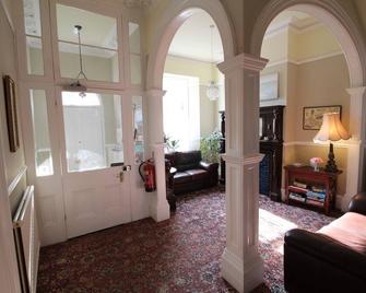 Chelston Dene Holiday Apartments - Torquay - Living room