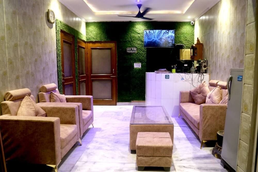 Pyrenees Homestay - אגרה - סלון