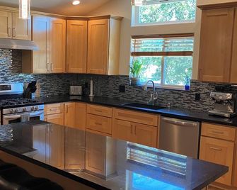 Newly Built Westside Paradise 4-bedroom house in Ukiah - Ukiah - Køkken