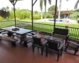 Finca Hotel Santana Campestre Quindio - Quimbaya - Patio