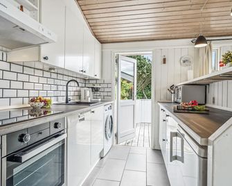 4 Bedroom Beautiful Home In Hvide Sande - Hvide Sande - Kitchen