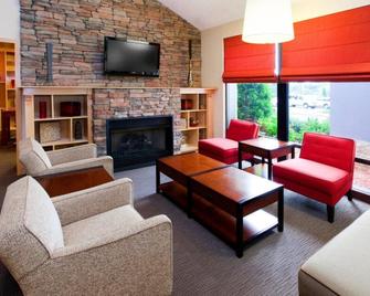 Four Points by Sheraton Charlotte - Pineville - Pineville - Living room