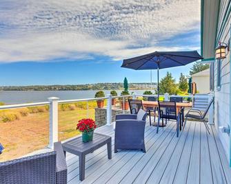 Coastal Portsmouth Home with Bay Access Near Newport - Portsmouth - Balcony
