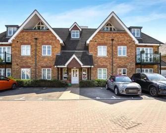 Modern and Stylish Penthouse Apartment next to Maidenhead Golf Course - Maidenhead - Building