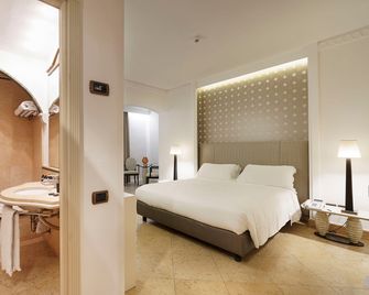 Romano Palace Luxury Hotel - Catania - Bedroom