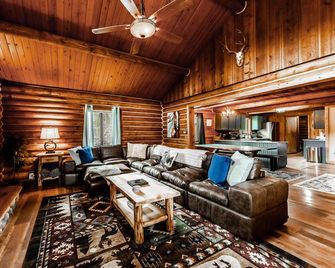 The River Runs Through It Ranch - Superior - Living room