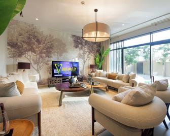 Silk Valley - 4B private beach access - Ghantoot - Wohnzimmer