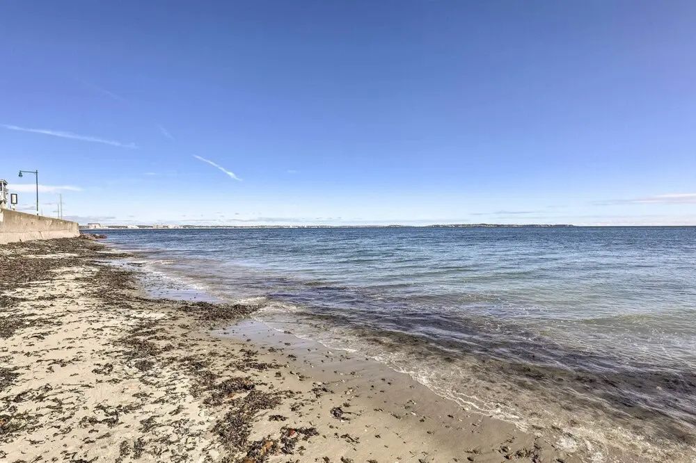 Pet-Friendly Revere Getaway, Steps From - رفر - شاطئ