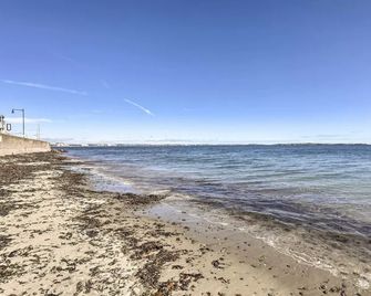 Pet-Friendly Revere Getaway, Steps From - رفر - شاطئ