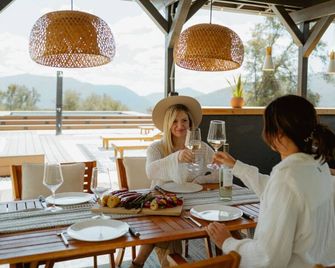 Boho chic oasis by Casa Oso with pool, spa and views - Ahwahnee - Dining room