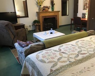 Country Lodge Inn - Harmony
