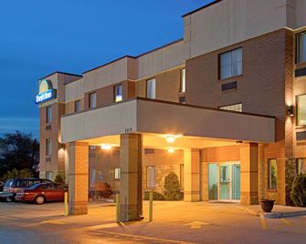 Days Inn by Wyndham Downtown St. Louis - San Luis - Edificio