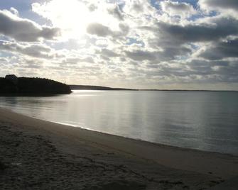 Sir Charles Guest House - North Palmetto Point - Playa