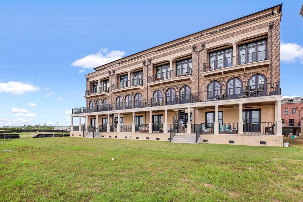 Incredible Riverfront Views w/ Patio Overlooking River by Lucky Savannah - Savannah - Building
