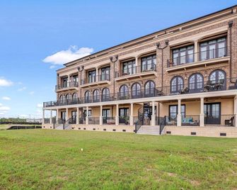 Riverfront Reverie by Lucky Savannah - Savannah - Edificio