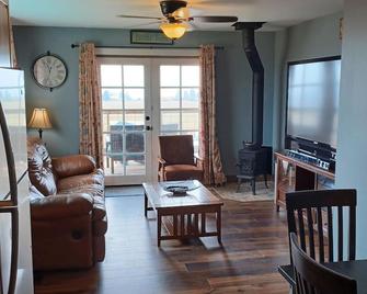 The Lazy 8 Loft - Philipsburg - Living room