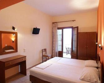 Maria Studios - Patitiri