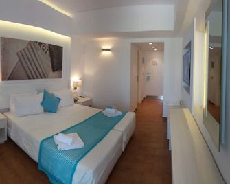 More Meni Cosmopolitan Hotel - קוס - חדר שינה