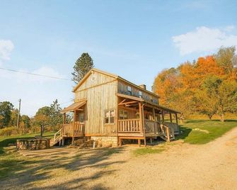 Schaefer House - Charming Cabin with Orchard Views - Ohiopyle - Building