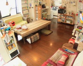 Shimayado Gettouya - Hostel - Ishigaki - Living room