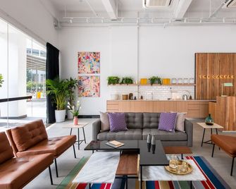 The Canvas Hotel - Klang - Sala de estar