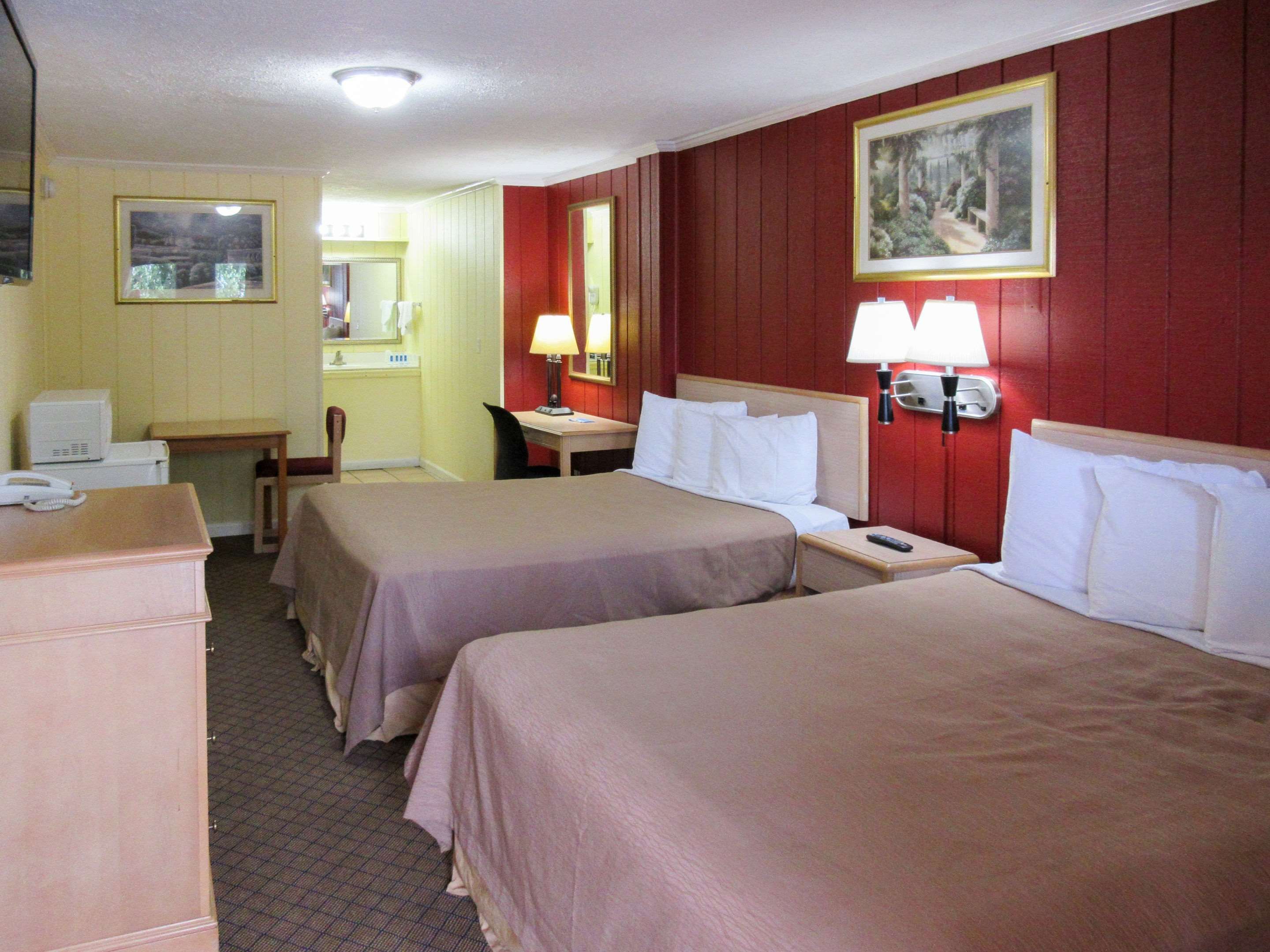 Rodeway Inn Kansas City Downtown Area - Kansas City - Bedroom