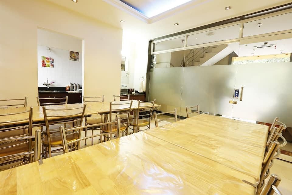 Golden Larch Residency - אוטי - מסעדה