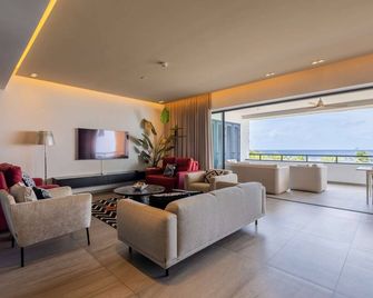 New Luxury Ocean View Stay At The Shore Blue Bay - Sint Michiel - Living room