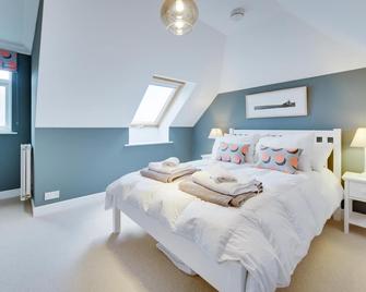 Super 5 Bedroom Family Friendly Retreat Rustington - Littlehampton - Bedroom