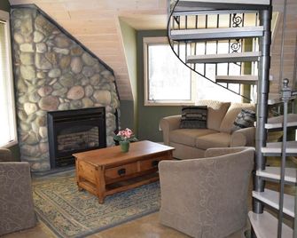 Retreat Wilderness Inn - Nimpo Lake - Sala de estar