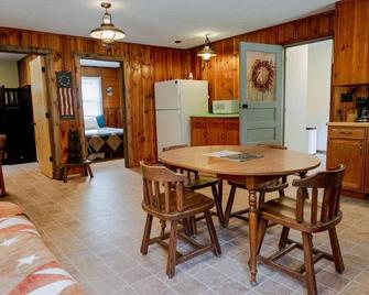Salmon Creek Cabin - Allegheny National Forest - Marienville - Comedor