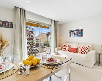Downtown Cannes Modern 1-Br Apartment - Cannes - Dining room