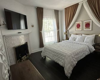 Perfect for family/corporate, Strategic location, 2mi Yale, 2.8 mi Airport, - New Haven - Bedroom
