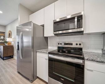 Modern 1 Bed Apartment Complex - Owasso, Ok - Owasso - Küche