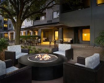Courtyard by Marriott Myrtle Beach Barefoot Landing - Myrtle Beach - Patio